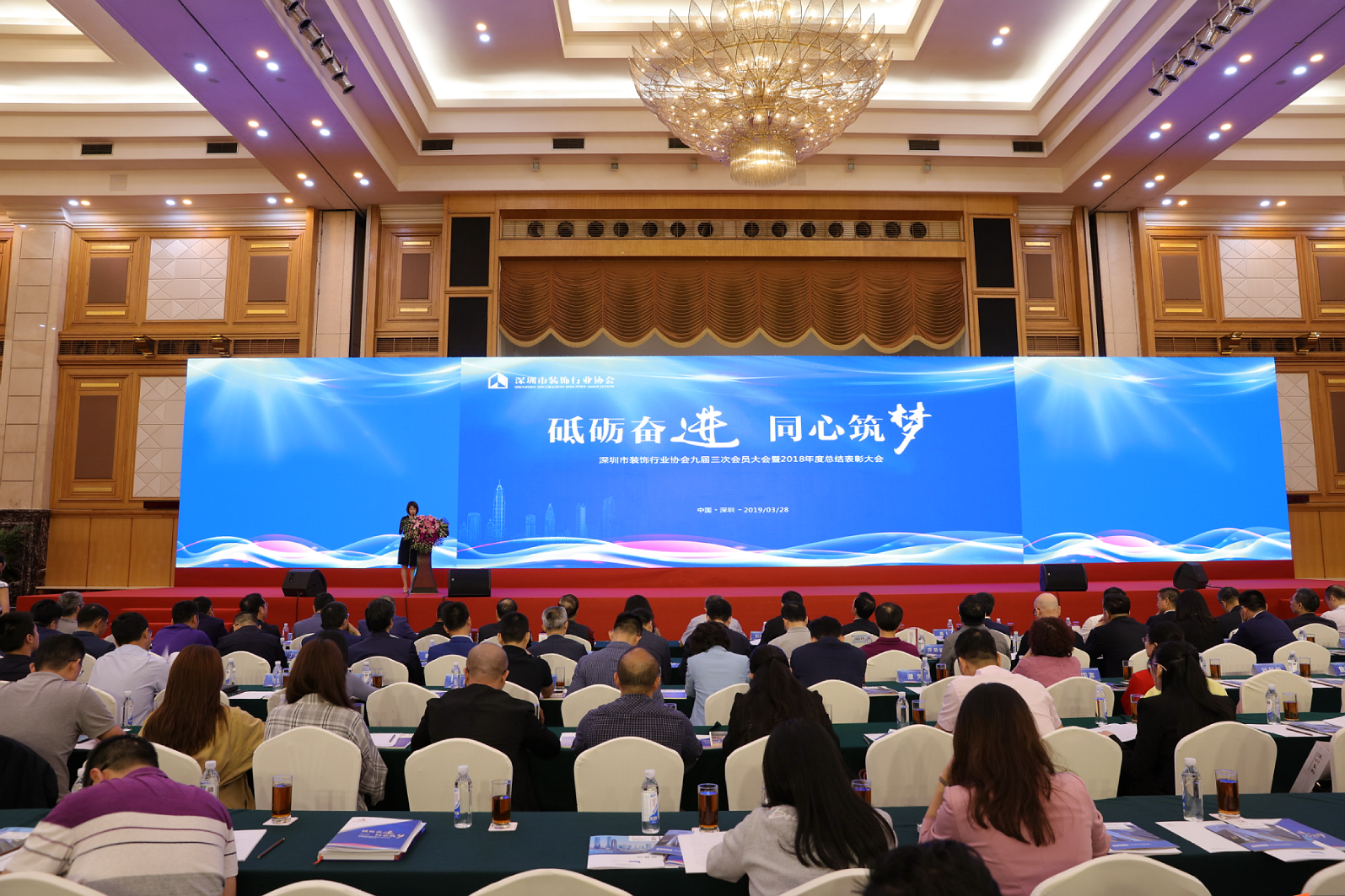 寶鷹集團(tuán)匠人何友幸榮膺2018年度深圳裝飾行業(yè)“十大明星工匠”