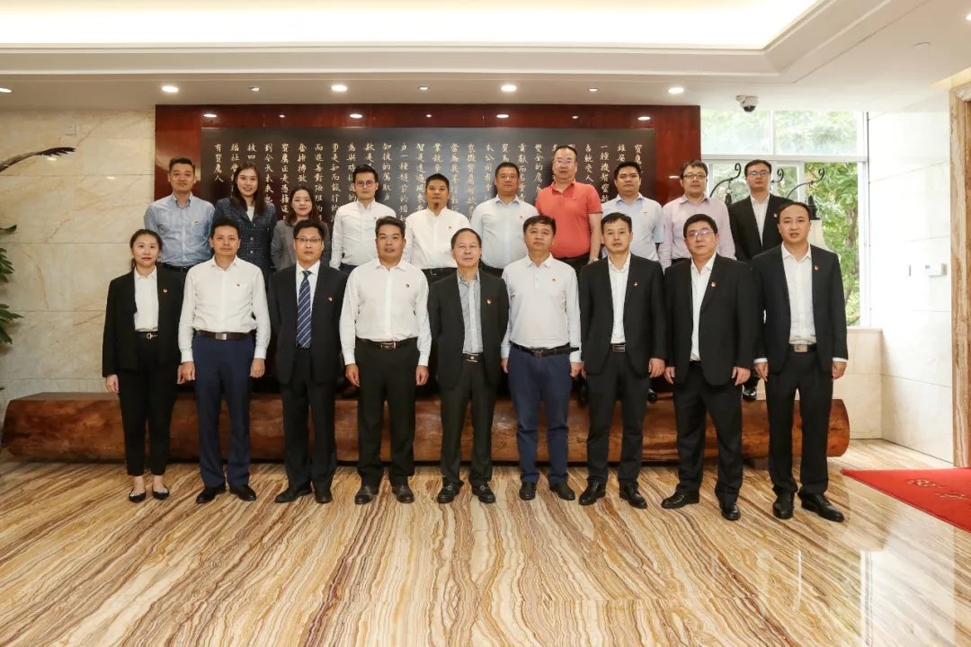 珠海航空城發(fā)展集團(tuán)黨委副書記、董事鄧偉群一行蒞臨寶鷹集團(tuán)交流黨建工作